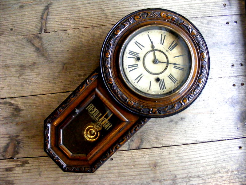 明治頃の古時計の愛知時計・頭丸型・鎌倉彫り・振り子時計（電池式 