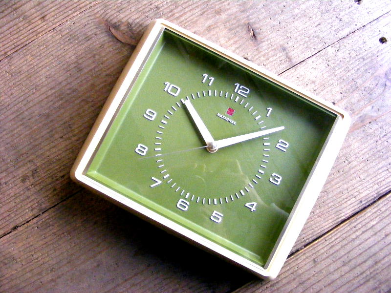 昭和40年代のアンティーク掛け時計のナショナル・電気掛時計・TE-3136 