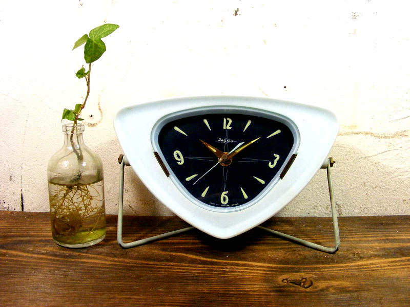 1950年代のアンティーク・デスク・クロックのRythm・リズム時計 