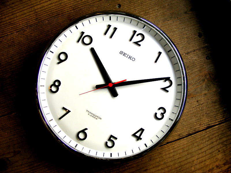 1970年代のアンティーク学校時計のセイコー・トランジスター・クロック 