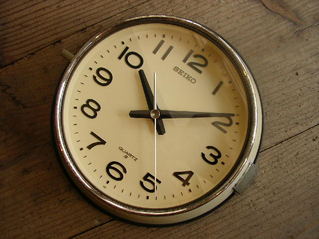 セイコー・クロック防塵用掛時計ホワイト８０年代オリジナルが入荷しま 